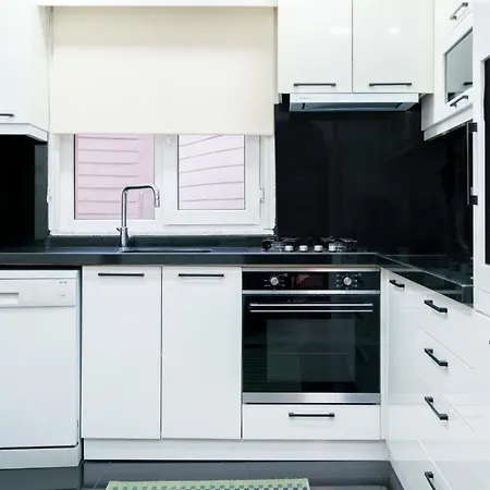 Modern Spacious Flat W Balcony 5 Min To Taksim Apartment