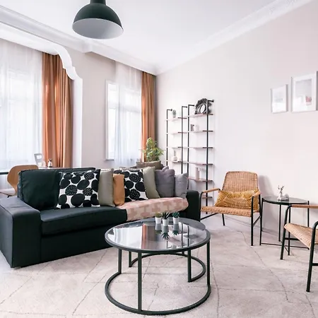 Modern Spacious Flat W Balcony 5 Min To Taksim Apartment *