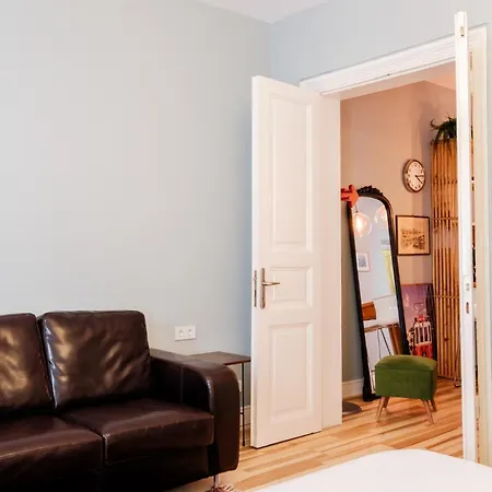 Stylish Flat With Balcony Near Avenue * İstanbul