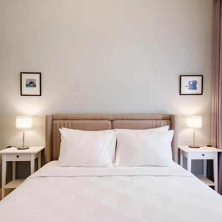 Stylish Flat With Balcony Near Avenue