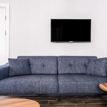 Flat W Balcony 10 Min To Uskudar Coast Apartamento Estambul