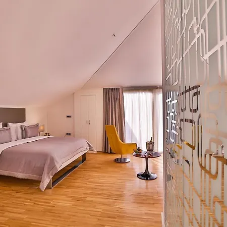 Business Life Hotell 4*