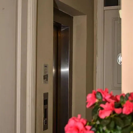 Omer Hayyam Suites Apart-hotel 3*