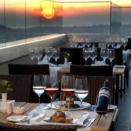 Titanic Business Kartal Hotel 5*