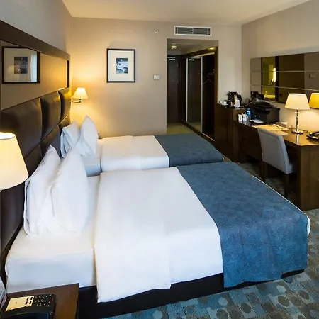Midtown מלון 4*
