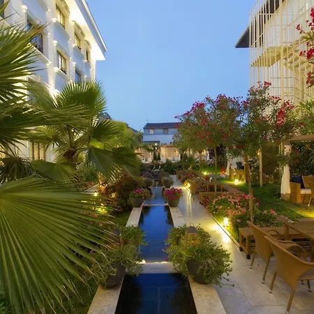 Hotel Sura Design & 4*