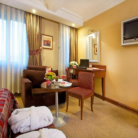 Ramada By Wyndham Old Hotel