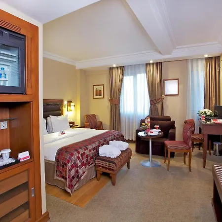 Ramada By Wyndham Old