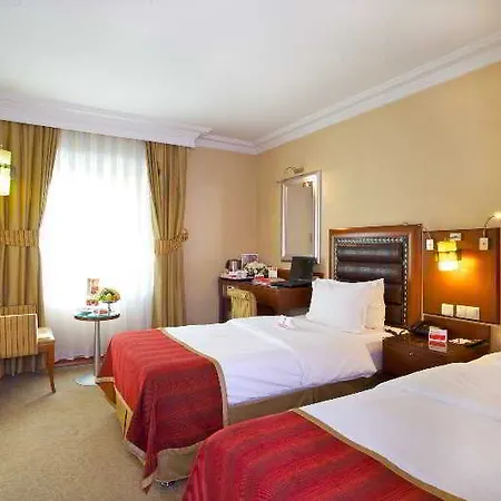 Ramada By Wyndham Old Hotel 4*