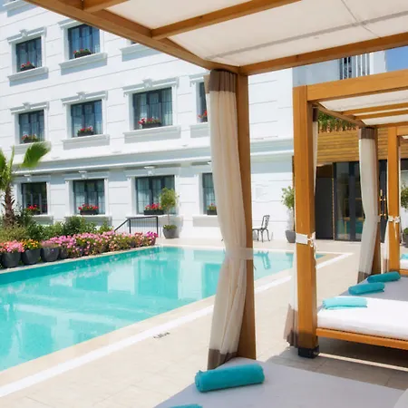 Hotel Sura Design & 4*