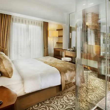 Hotel Taksim Pera Center 4*