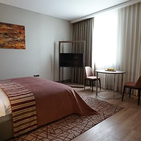 Hawthorn By Wyndham Airport Hotel