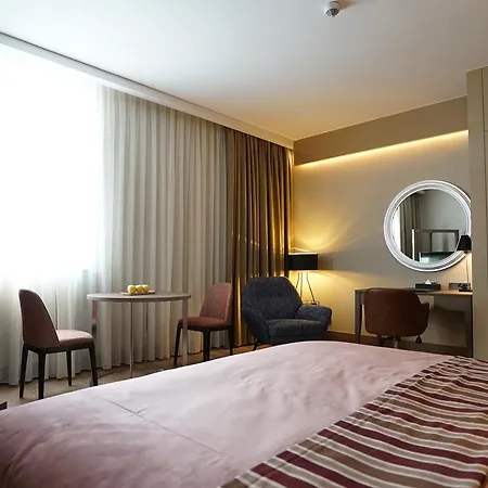 Hawthorn By Wyndham Airport Hotel 5*