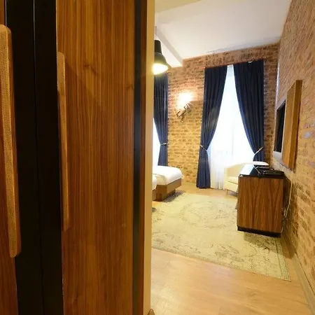 Nine Hotel 3*