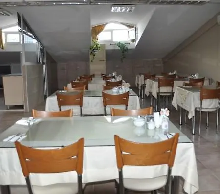 Safak Hotel *