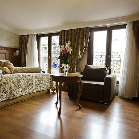 Hotel Millennium