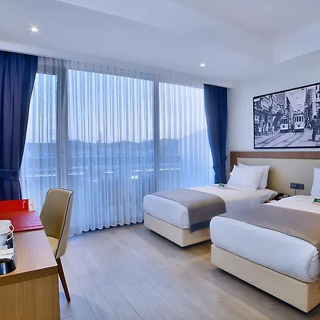 Ramada By Wyndham Old 4*