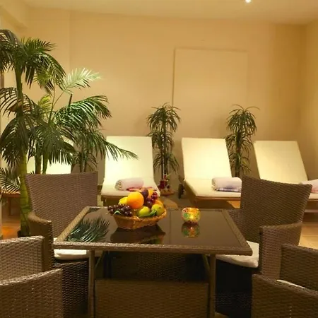Carlton Hotel 4*