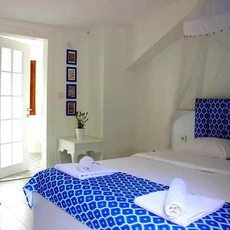 Aparthotel Almond Hill 2*