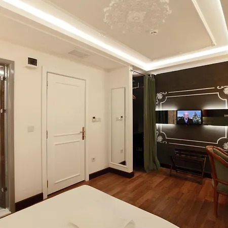 Niles Hotel 3*