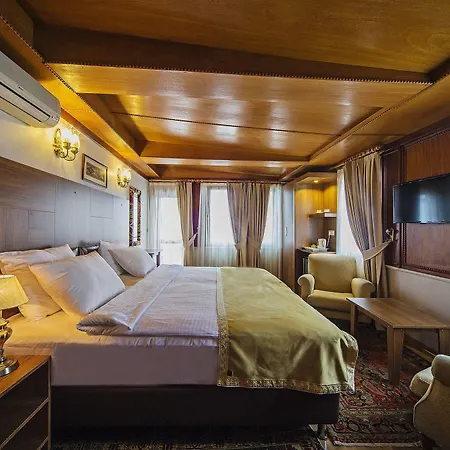 Hippodrome Szálloda 3*