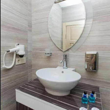 Hotell Luce 3*
