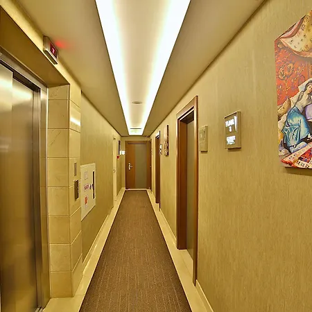 Corner Laleli Hotel 3*