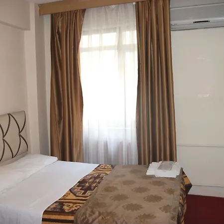 Paris & Hotel Istanbulská provincie