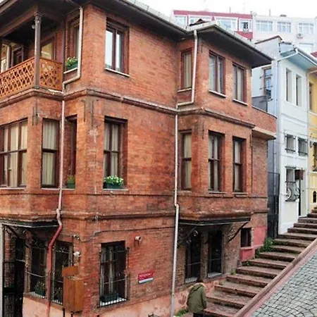 Apartment Akin House