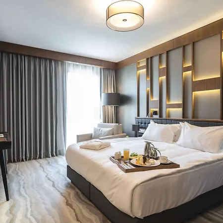 Sheraton Center 5*