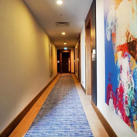 Hawthorn By Wyndham Airport Hotel 5*