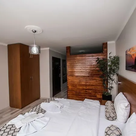 Carina Aparthotel 3*