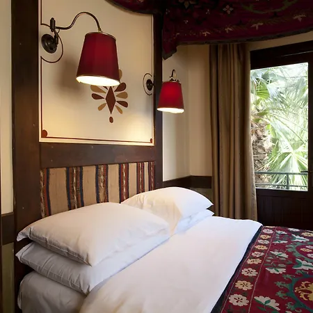 Hotel Empress Zoe 2*