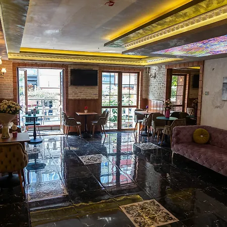 Royal Garden And Otel