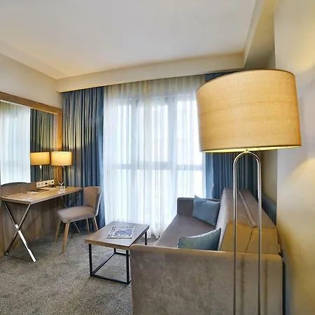 Hotel Ibis Styles Bomonti 4*