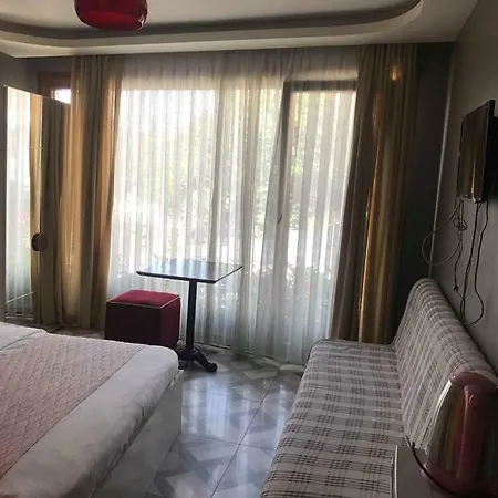 Aparthotel Almond Hill 2*