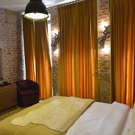 Hotel Nine
