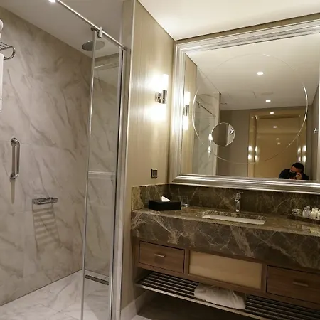 Hawthorn By Wyndham Airport Hotel 5*