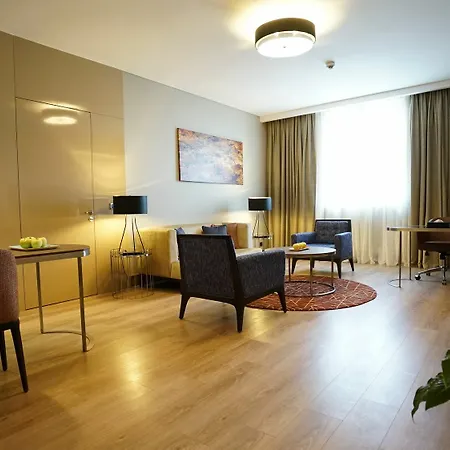 Hawthorn By Wyndham Airport 5*
