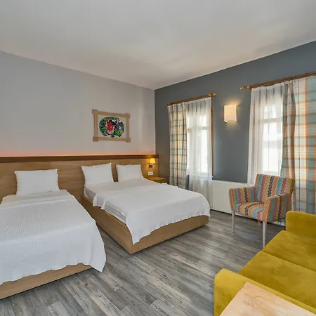 Cirrus Tomtom Hotel