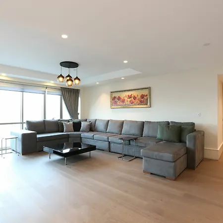 Art Tower Apartment *