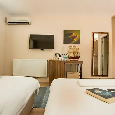 Corner Garden Hotel 2*