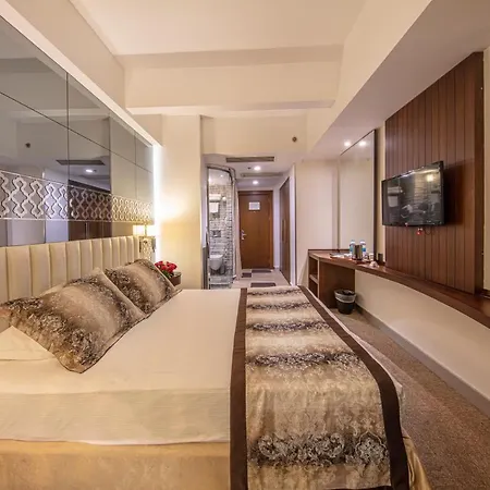 Taksim Pera Center Hotel 4*