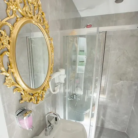 מלון Atlantis Royal 3*