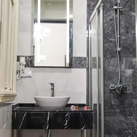 Luxir Hotel