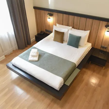 Luxir Hotel