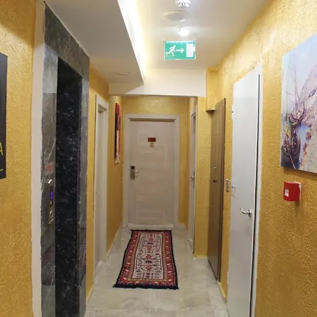 Hotel The Reina