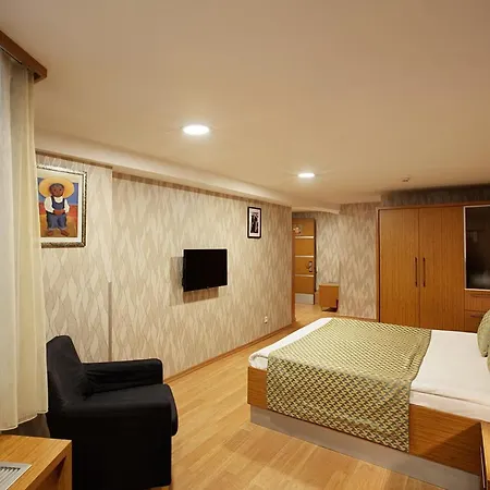 Gallery & Nisantasi Szálloda 3*
