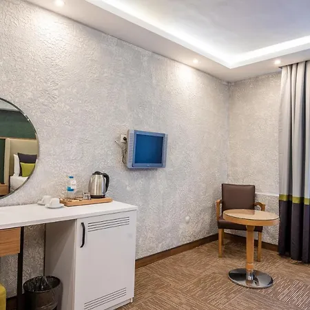 Carlton Hotel