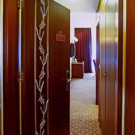 Mb Deluxe Hotel 4*